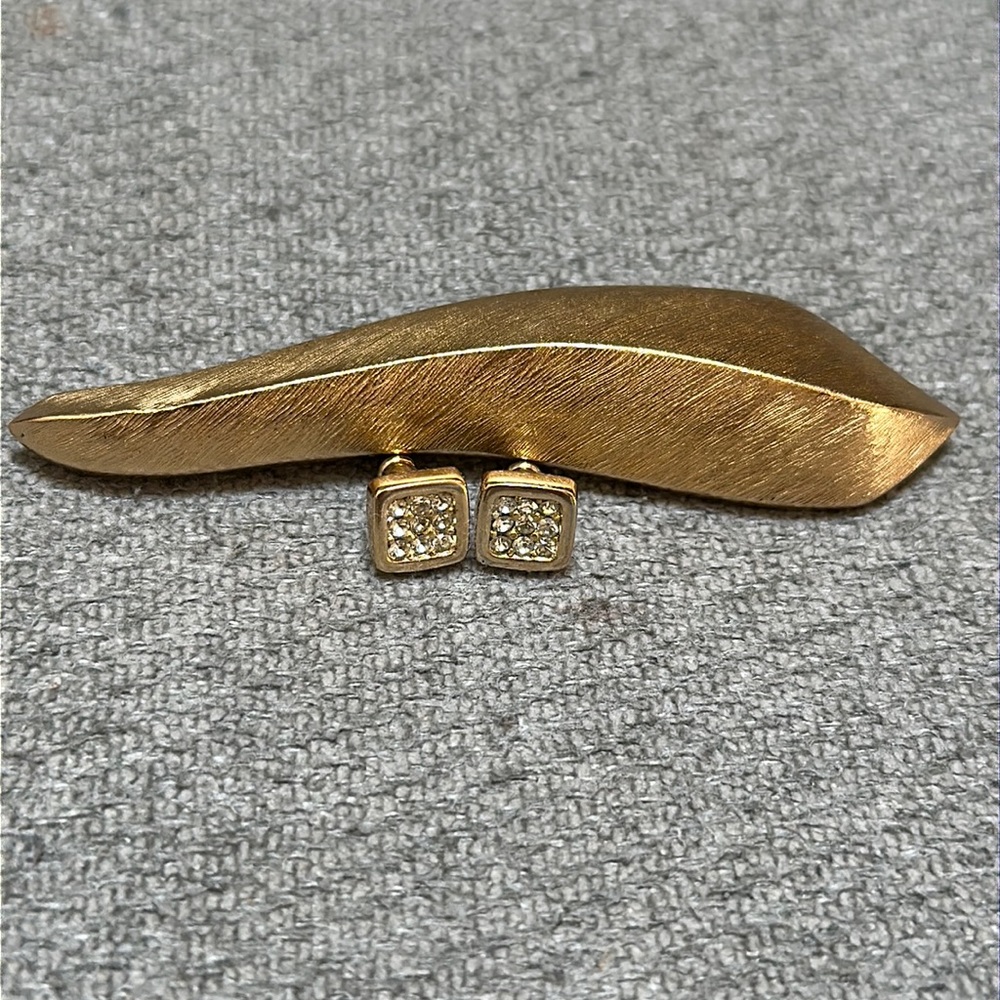 vintage christian dior feather brooch and earring set